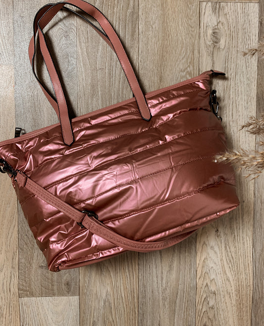 Prošívaná lesklá kabelka - pudrově růžová