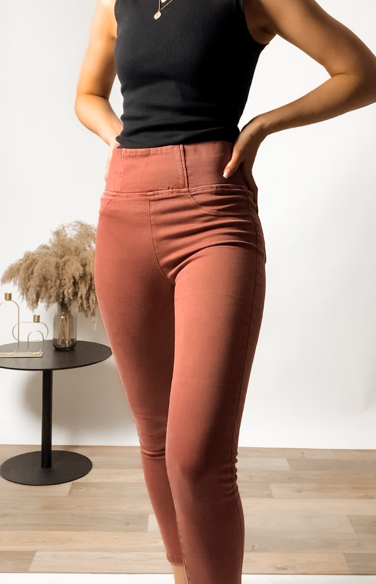 Pružné kalhoty s vysokým pasem - cihlová